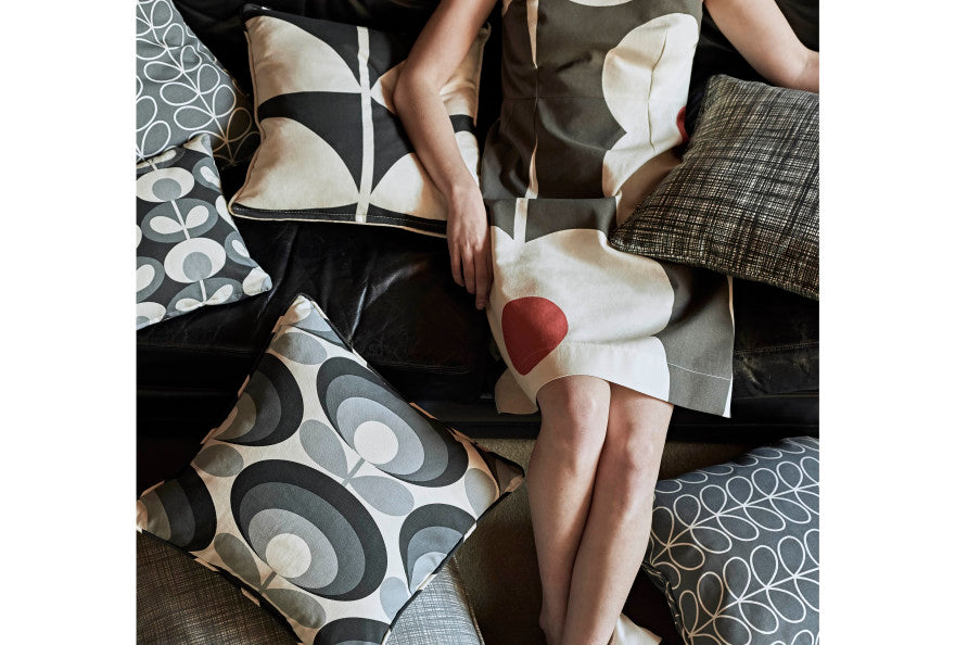 Orla Kiely Seventies Flower Oval Cool Grey