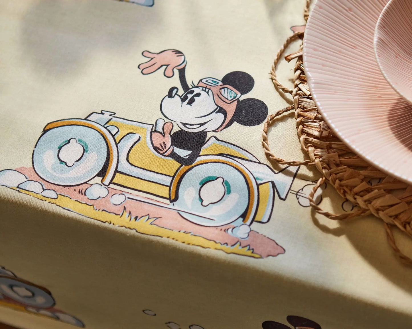Sanderson Minnie On The Move Sherbet