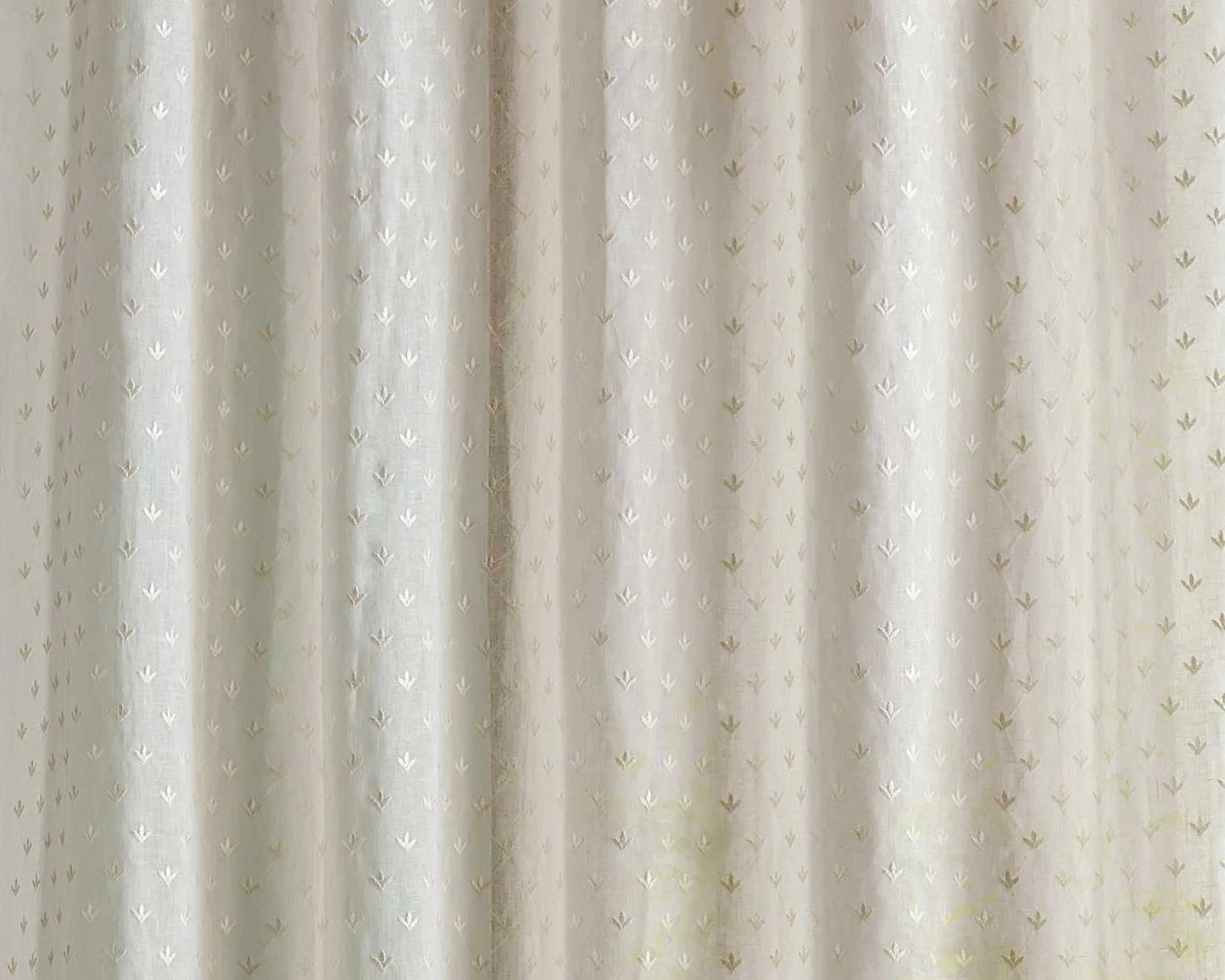 Sanderson Sea Clover Seaspray White