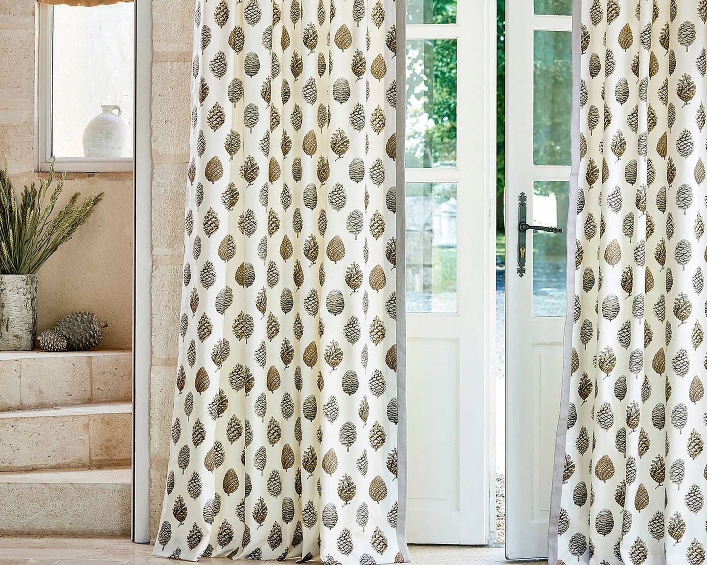 Sanderson Pine Cones Briarwood/Cream