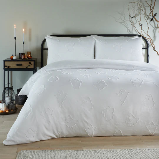 Riva Home Ghostly Ghouls Soft Touch Tufted Duvet Cover Set White