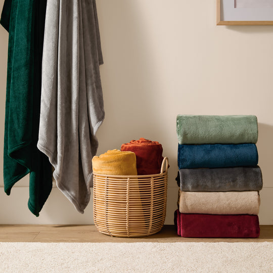 Riva Home Furn Harrow Fleece Throw Berry