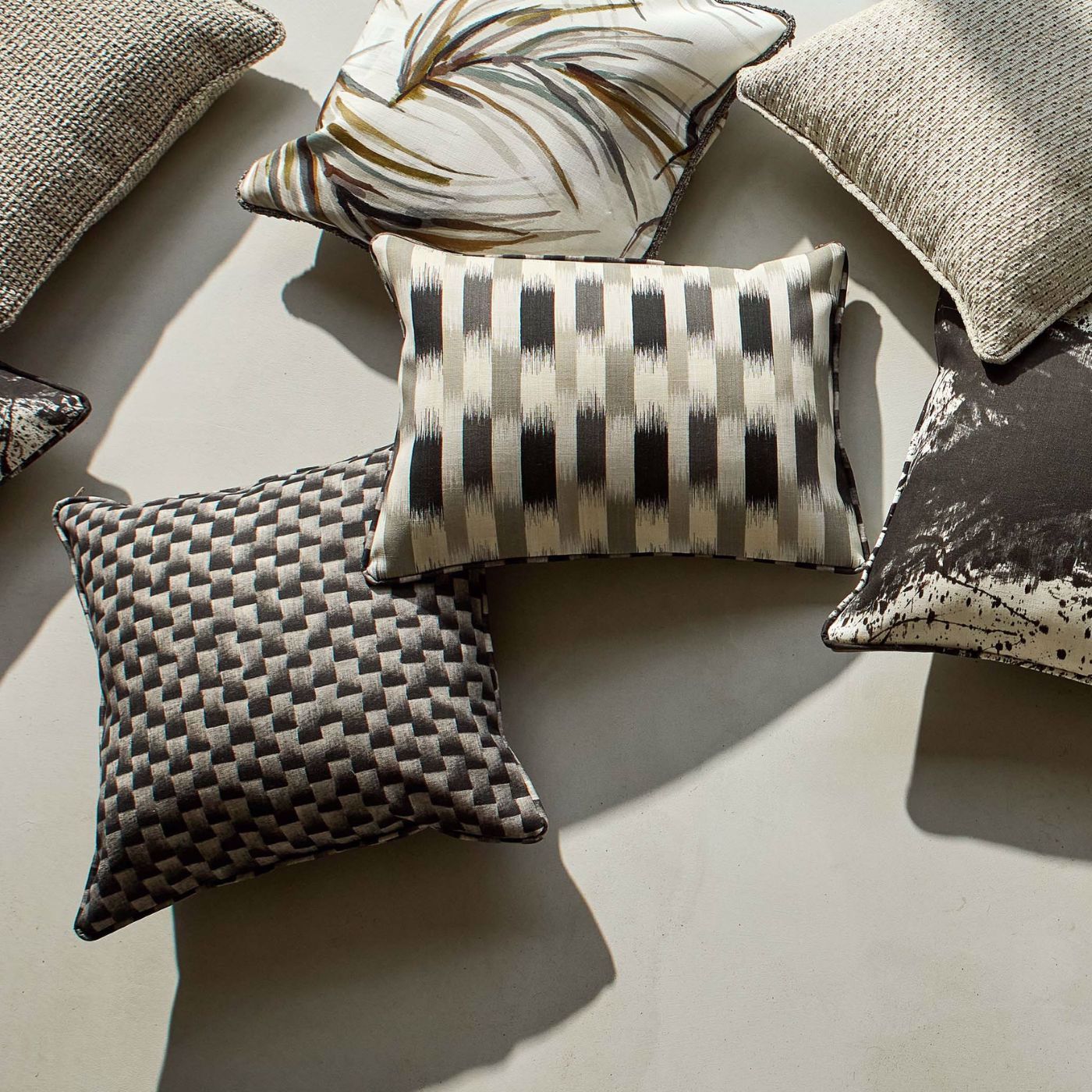 Harleqiuin Utto Black Earth/Taupe Outdoor