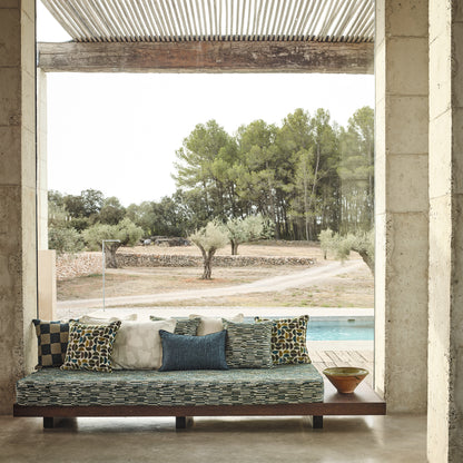 Zinc Textile Ladder Obsidian