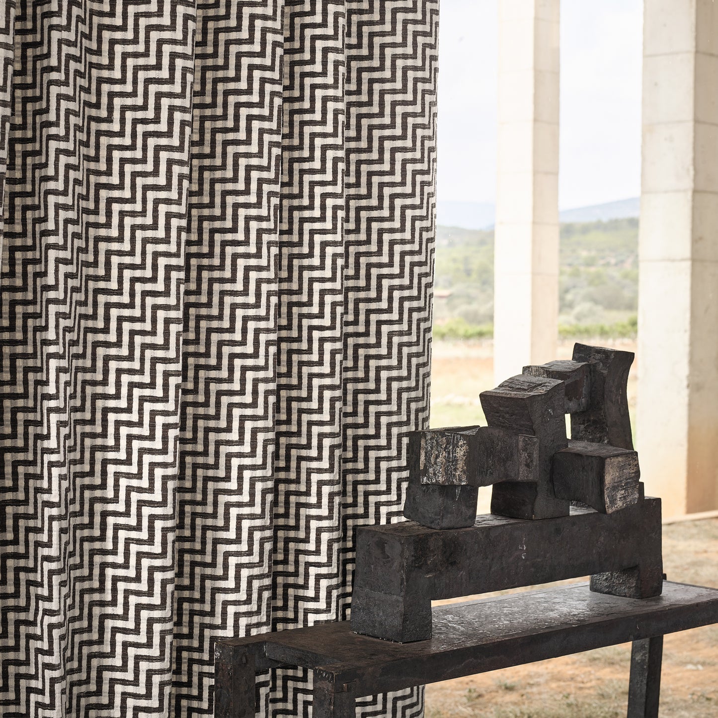 Zinc Textile Ladder Obsidian