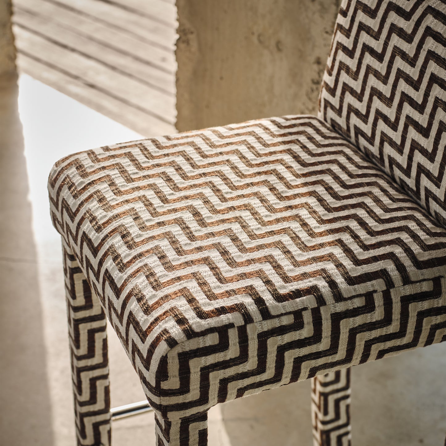 Zinc Textile Ladder Obsidian