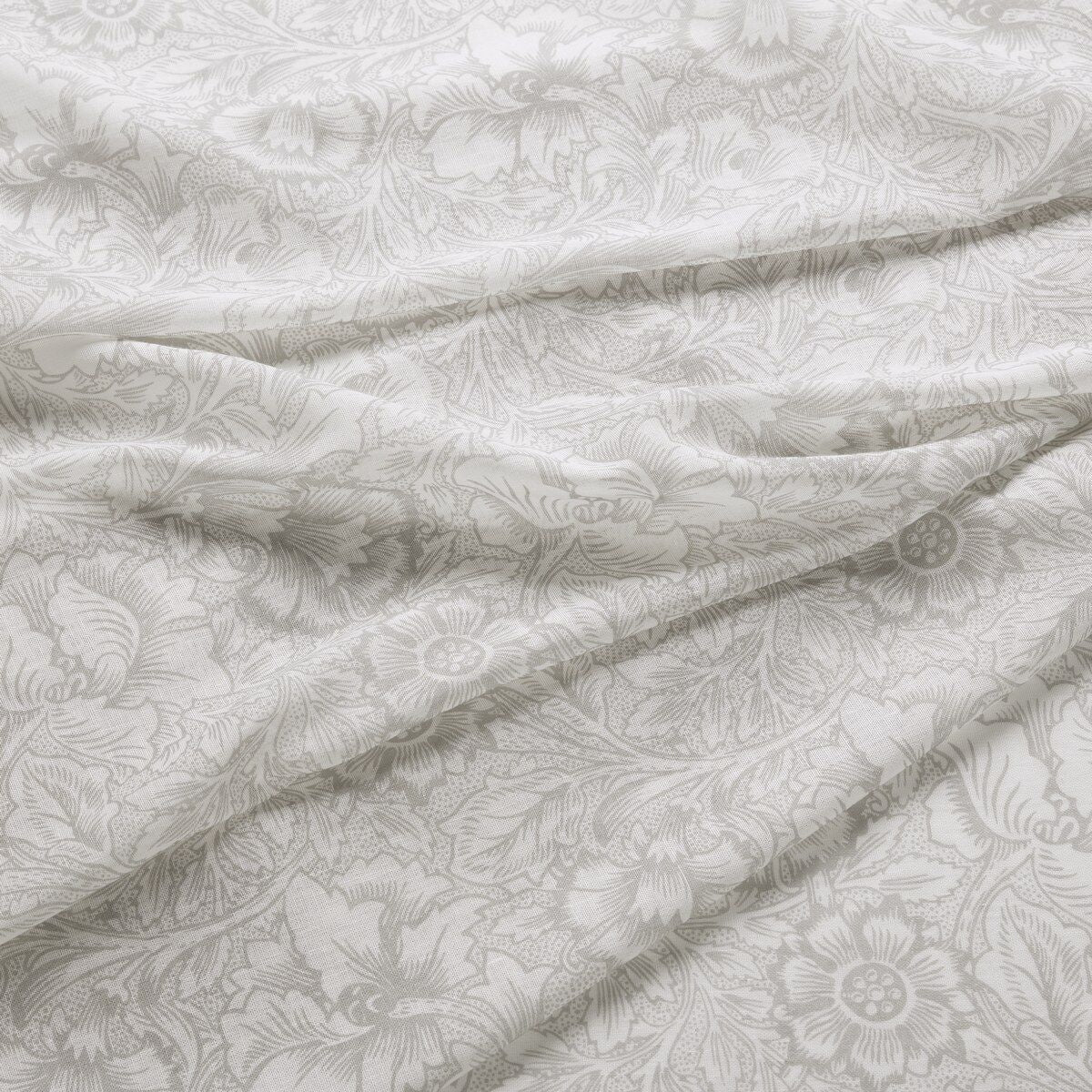 William Morris Poppy Sheer Cobble